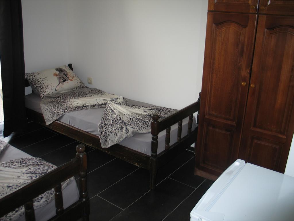 Guest House Dena Dobra Voda Rum bild