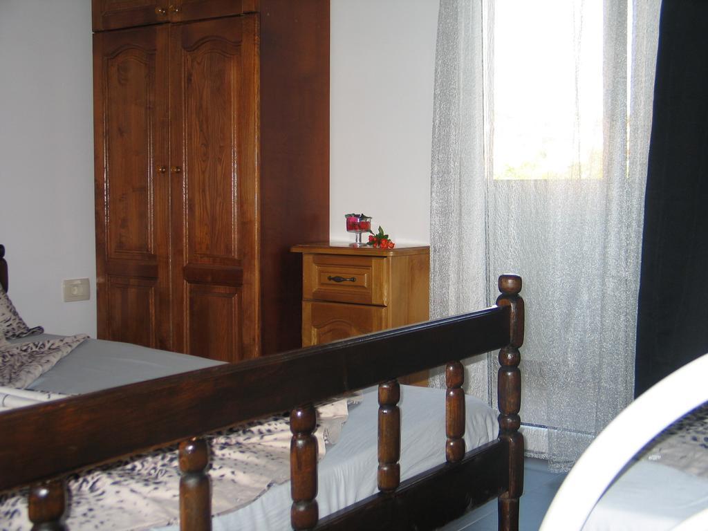Guest House Dena Dobra Voda Rum bild
